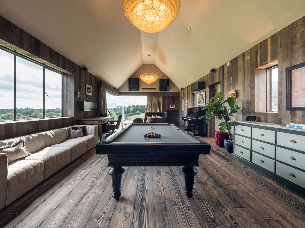 Mancave | Pool table | Speaker | L'Acoustics